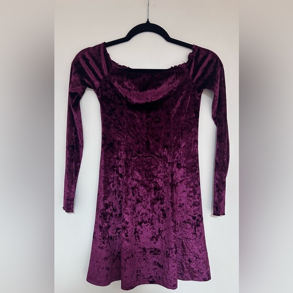 Hollister Burgundy Crushed Velvet Off Shoulder Dress Size XS - Picture 1 of 7
